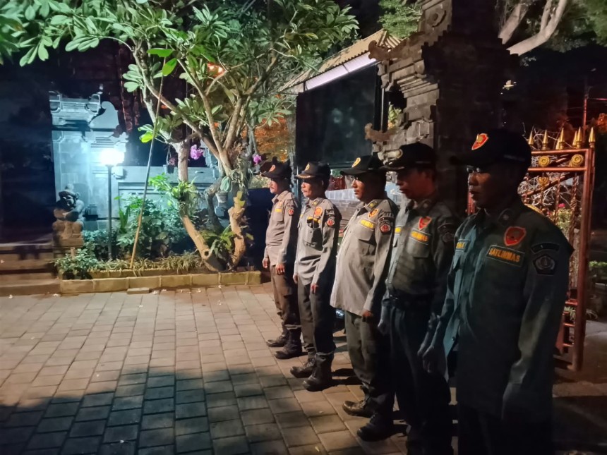14.09.26 LINMAS MELAKSANAKAN APEL DAN PATROLI WILAYAH SE-DESA SUMERTA KELOD