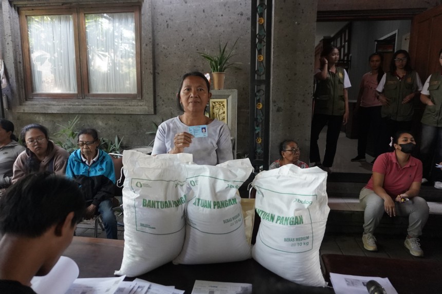 18.09.26 PENYALURAN BANTUAN PANGAN BERAS  MEDIUM BULOG