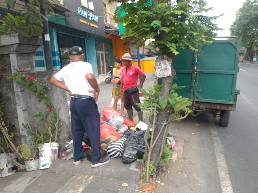 31.08.26 PENANGANAN SAMPAH LIAR OLEH JUMALI DESA SUMERTA KELOD