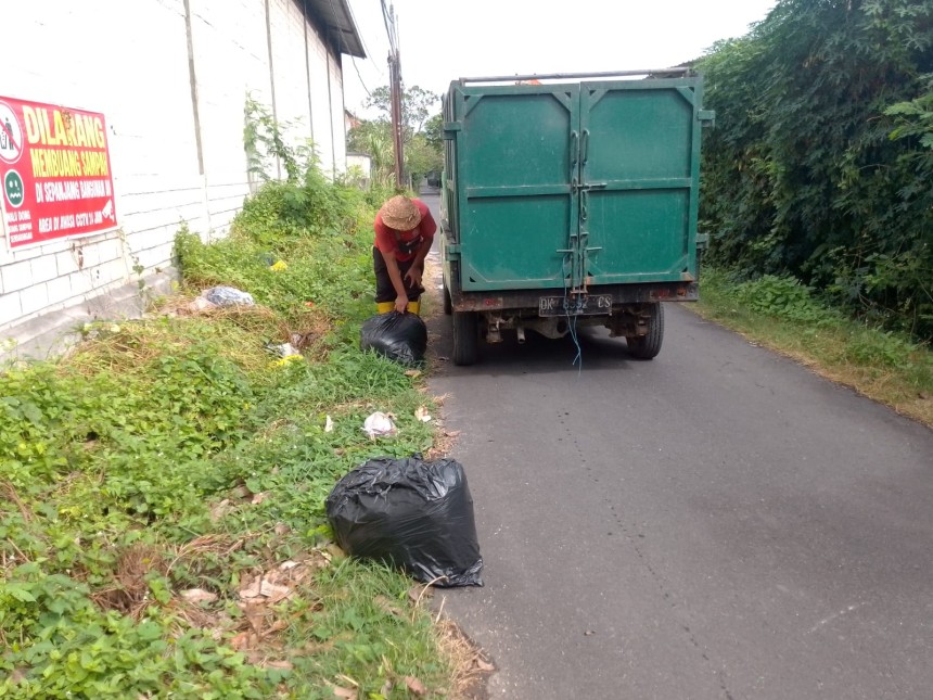 JUMALI DESA SUMERTA KELOD ATENSI SAMPAH LIAR