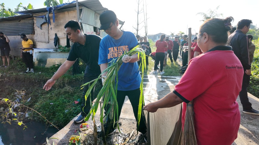 Jumat Bersih Lingkungan Desa Sumerta Kelod