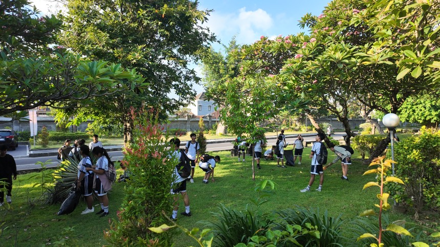 Jumat Bersih Lingkungan di Backstage Ardhacandra