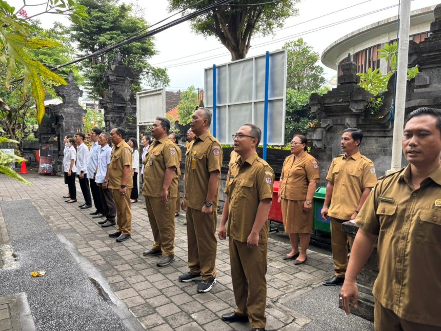 KEGIATAN APEL KEDISIPLINAN PERANGKAT DAN STAFF DESA SUMERTA KELOD
