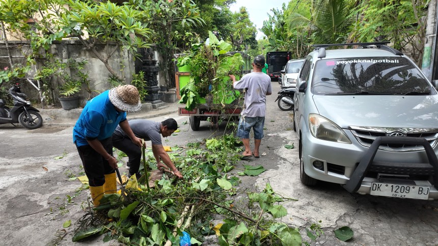 Padat Karya Tunai Desa (PKTD) di Dusun Sungai Badak Sari