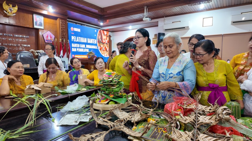 Pelatihan Banten PKK Desa Sumerta Kelod Hari Pertama