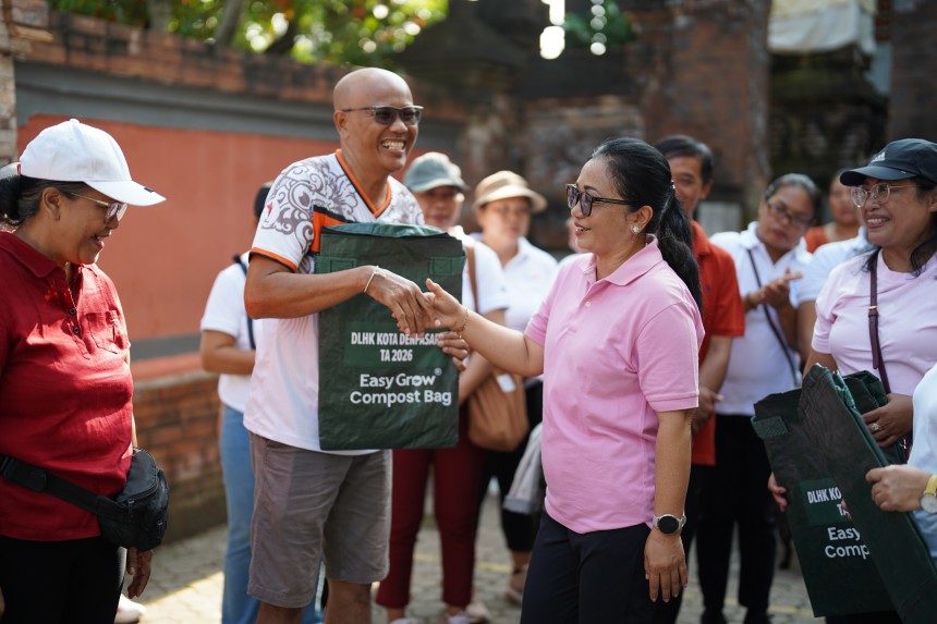 PEMBAGIAN BAG KOMPOS DI BR. KEPISAH