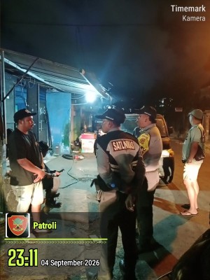 04.09.26 LINMAS MELAKSANAKAN APEL DAN PATROLI LINGKUNGAN