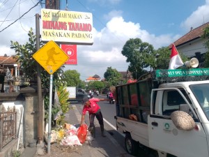 05.08.26 ATENSI SAMPAH LIAR DISEPANJANG JALAN DESA SUMERTA KELOD OLEH JUMALI