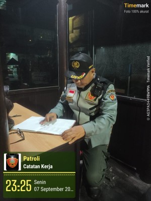 07.09.26 LINMAS MELAKSANAKAN APEL DAN PATROLI LINGKUNGAN