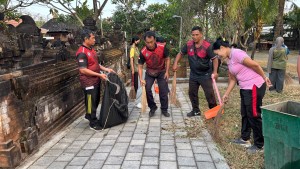 11.09.26 JUMAT BERSIH LINGKUNGAN DI SETRA DESA ADAT TANJUNG BUNGKAK