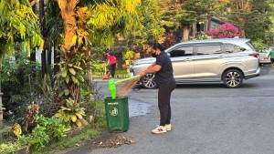 17.07.26 KEGIATAN JUMAT BERSIH LINGKUNGAN DI AREA KANTOR DESA SUMERTA KELOD