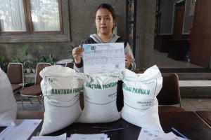 17.09.26 PENYALURAN BANTUAN PANGAN BERAS  MEDIUM BULOG