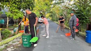 24.07.26 KEGIATAN JUMAT BERSIH LINGKUNGAN