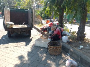 25.07.26 PEMANTAUAN SAMPAH LIAR DI SEPANJANG JALAN DESA SUMERTA KELOD