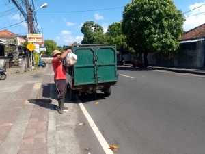27.07.26 ATENSI PEMANTAUAN SAMPAH LIAR SEPANJANG JALAN DI DESA SUMERTA KELOD