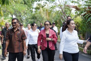 28.07.26 PEMBINAAN TELAJAKAN DESA SUMERTA KELOD OLEH  IBU WALIKOTA DAN WAKIL WALIKOTA  DENPASAR