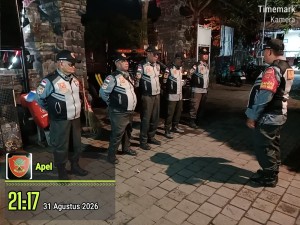 31.08.26 LINMAS MELAKSANAKAN APEL DAN PATROLI LINGKUNGAN