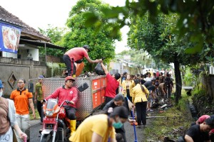 JUMAT BERSIH LINGKUNGAN DI DUSUN BADAK SARI