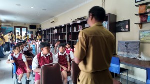 KEGIATAN SOSIALISASI DI PERPUSTAKAAN DESA SUMERTA KELOD