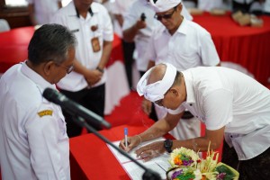 PELANTIKAN DAN PERESMIAN PERGANTIAN ANGGOTA BPD ANTAR WAKTU