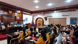 Penyuluhan Ibu Rumah Tangga: Pola Asuh Anak dan Remaja